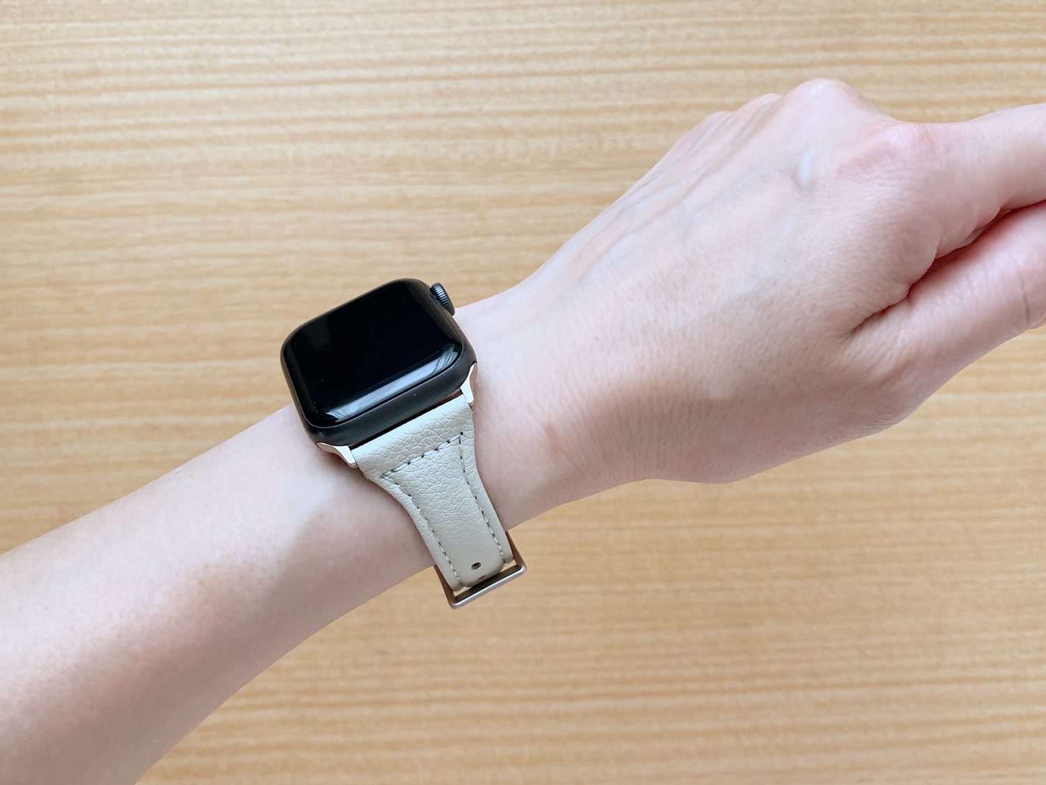 コンパチ 細めな本革製Apple Watch バンド（着画）