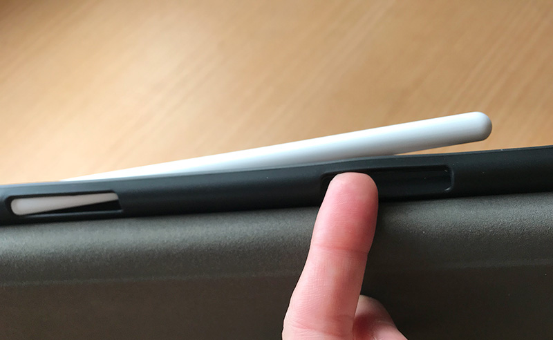Apple Pencil2収納充電可能な1000円代の11インチiPad ProケースのApple Pencilの取り出し方法