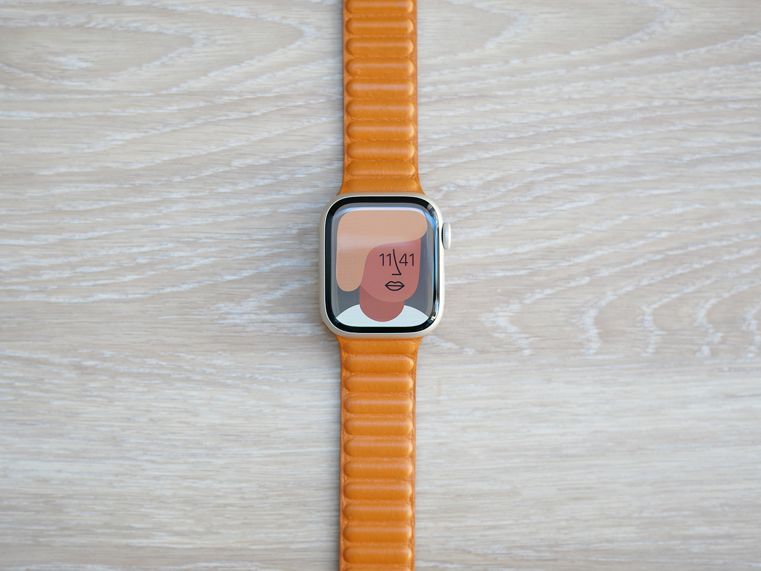 Apple Watchバンドの新色：ゴールデンブラウンレザーリンク着画