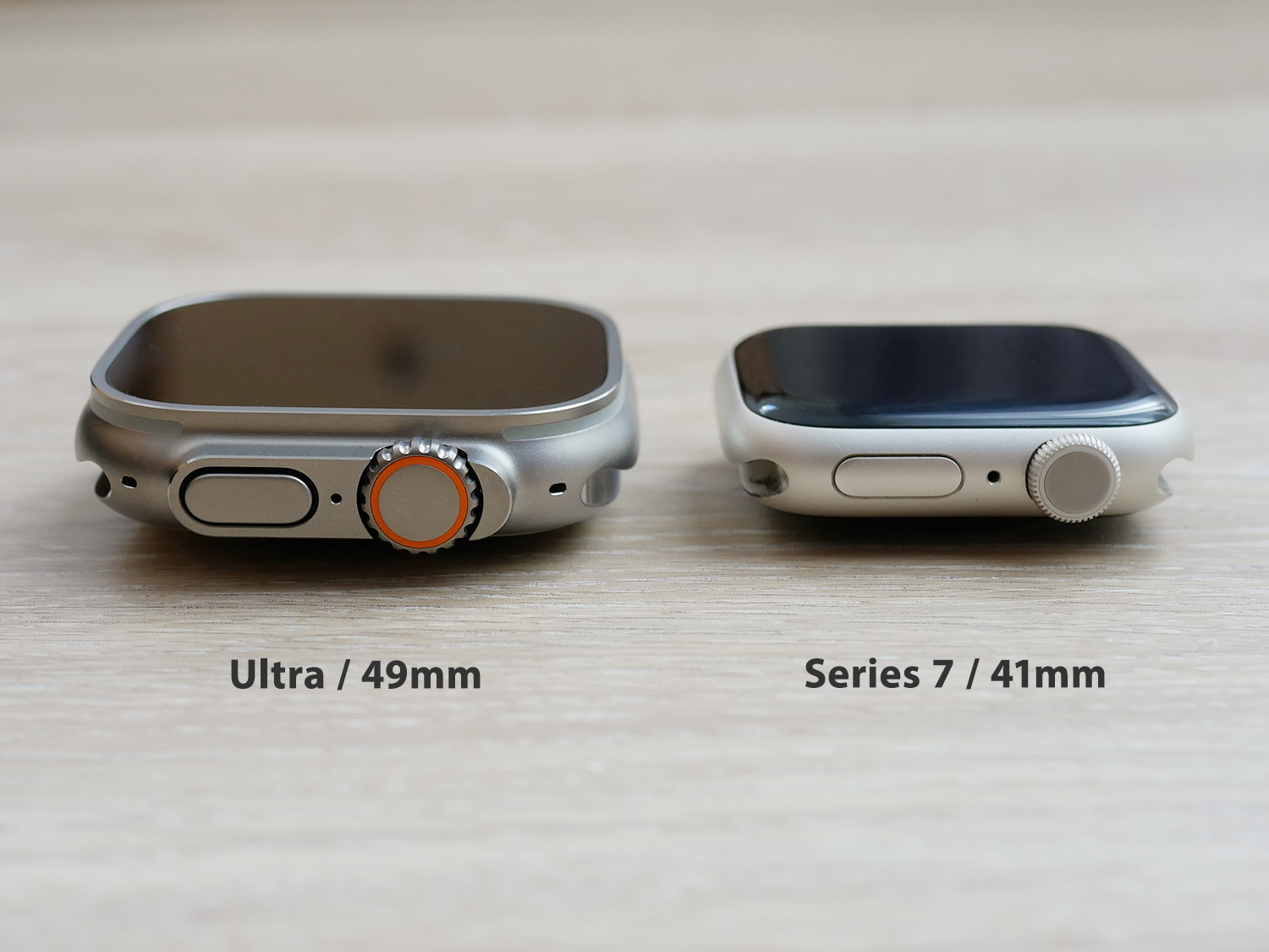 Apple Watch UltraとSeries 7の側面比較