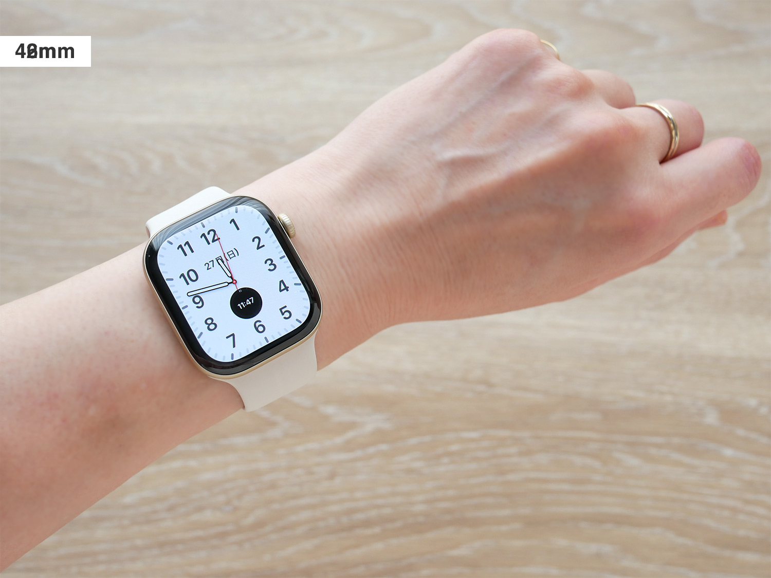 Apple Watch Series 12の42mmの着用画像(女性)