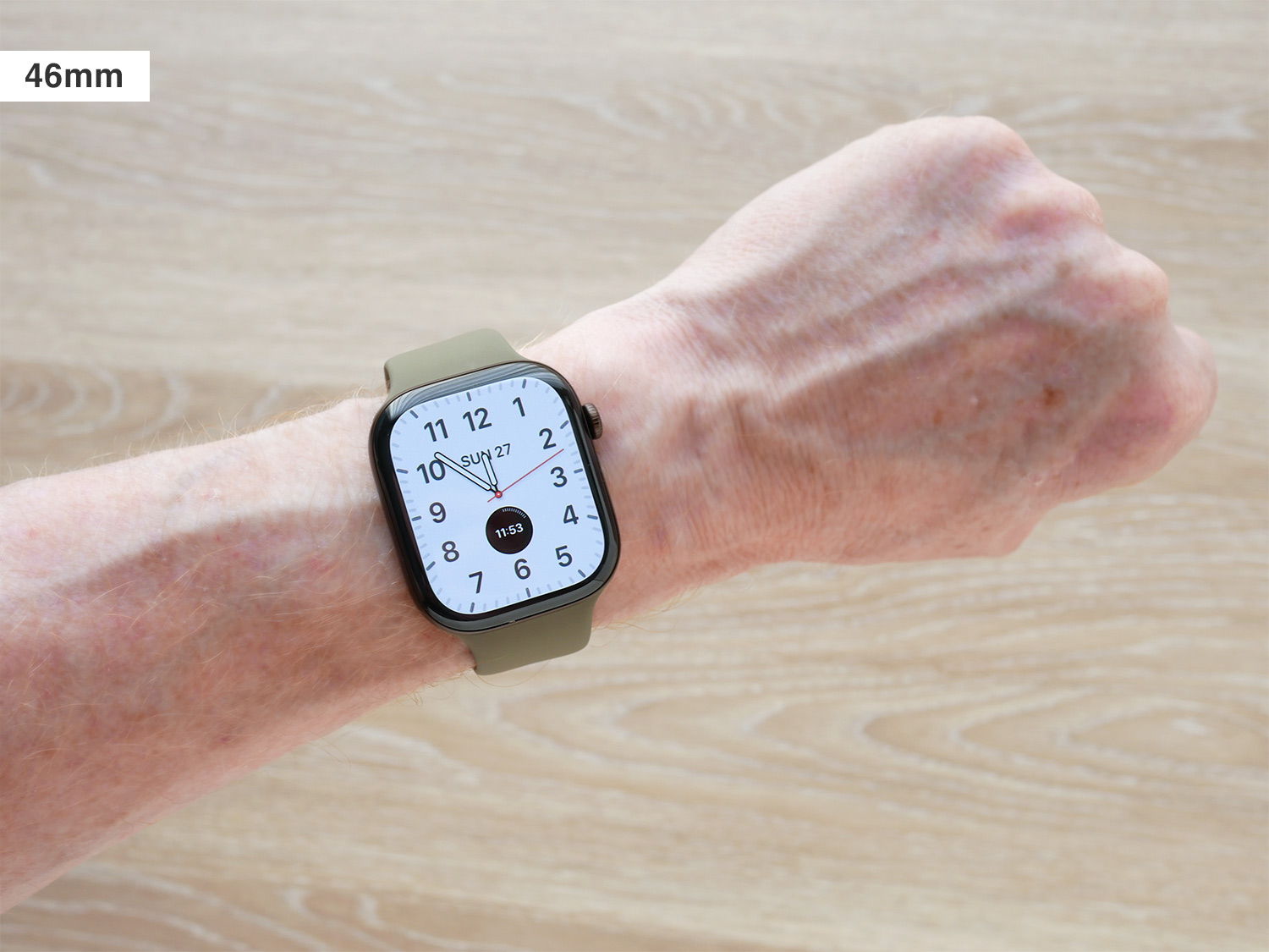 Apple Watch Series 12の46mmの着用画像(男性)