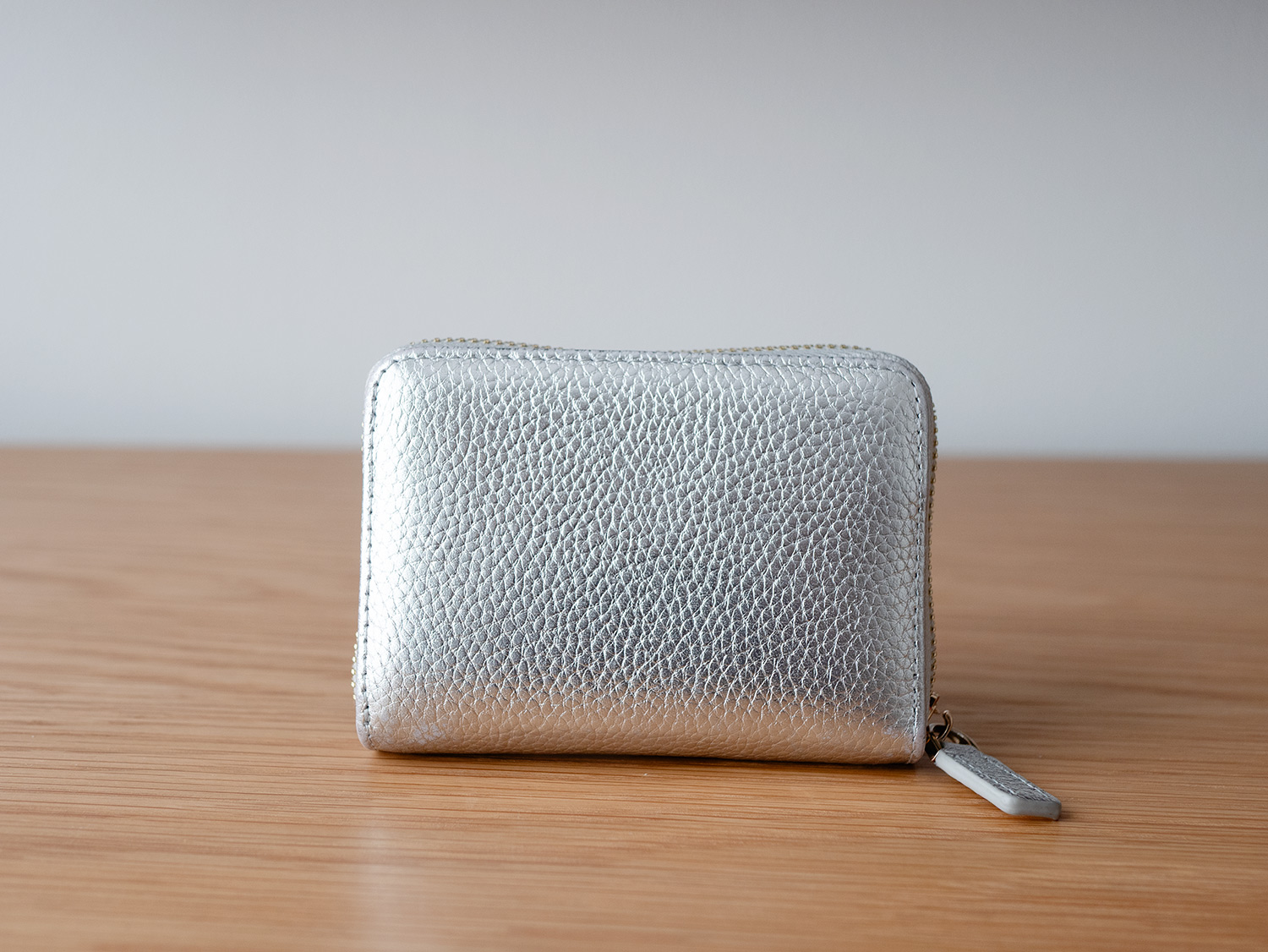 シルバーのミニ財布
